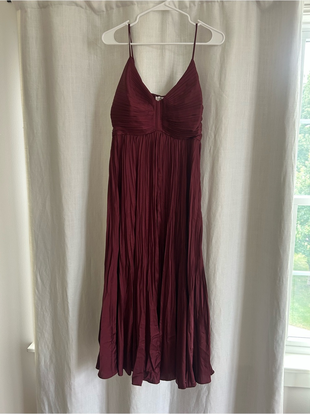 Astr Spaghetti-Strap Pleated Maxi Dress in Wine